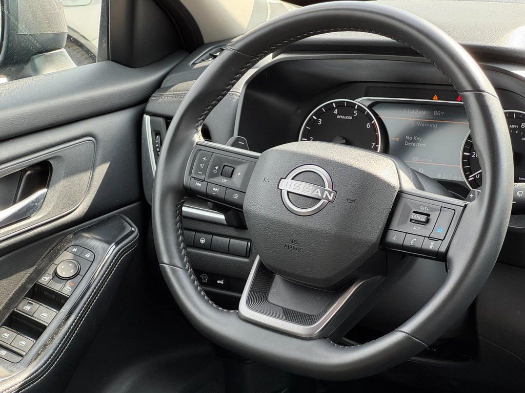 Used 2025 Nissan Rogue SV FWD image 12