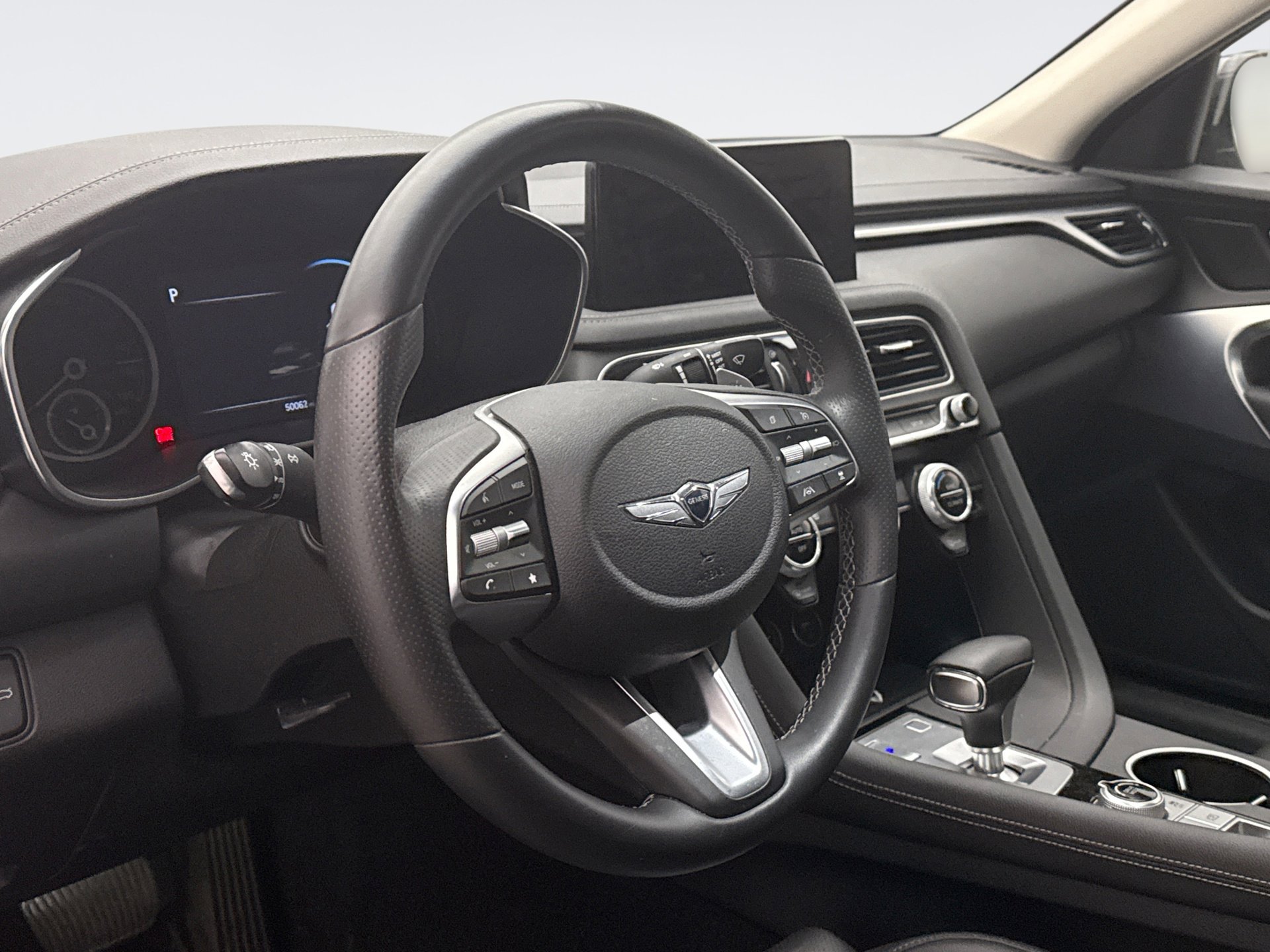 Used 2023 Genesis G70 2.0T image 7