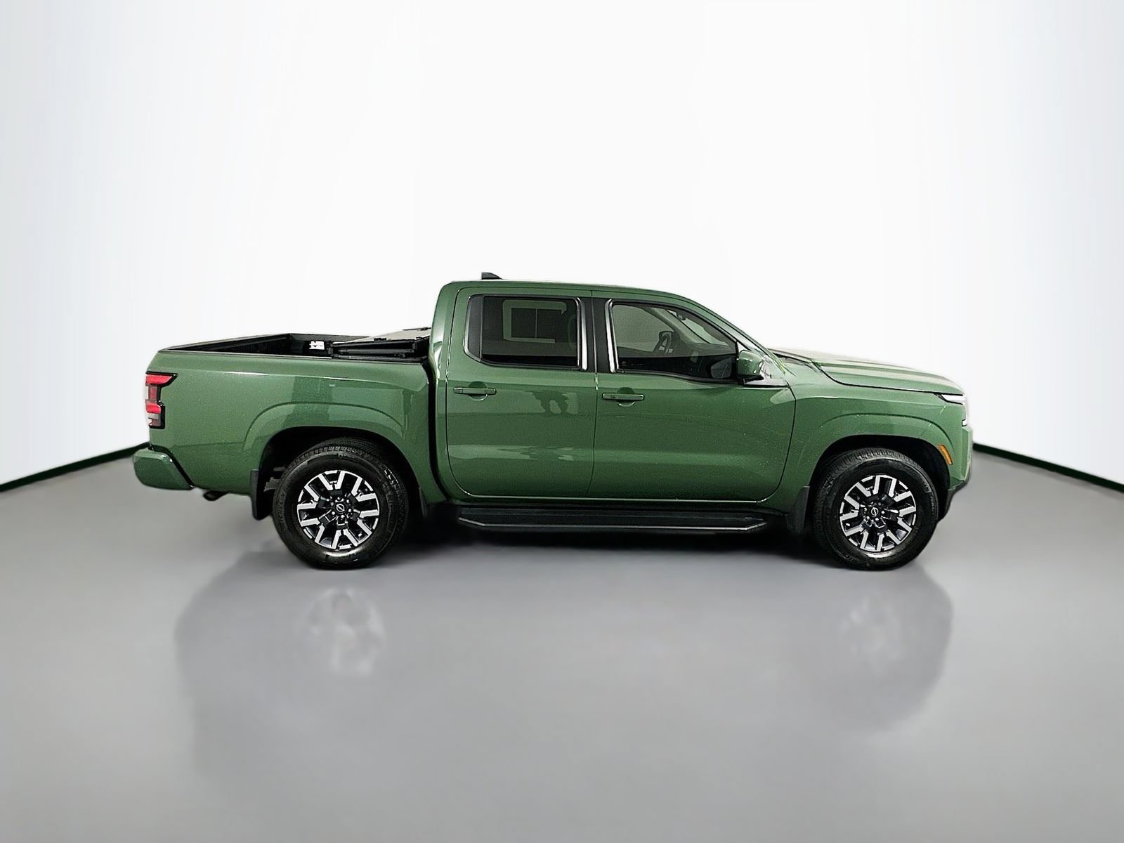 Certified 2024 Nissan Frontier SL w/ Technology Package RWD image 8