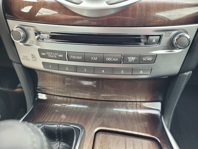 Used 2017 INFINITI Q70 L 3.7 w/ Deluxe Touring Package RWD image 25