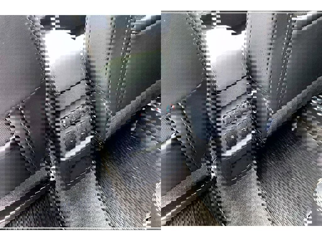 Used 2018 Ford Explorer Platinum AWD/4WD image 26