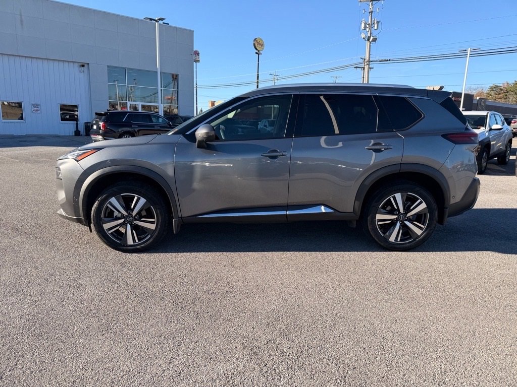 Used 2023 Nissan Rogue SL w/ SL Premium Package image 3