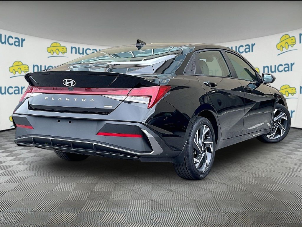 Used 2025 Hyundai Elantra SEL FWD image 6