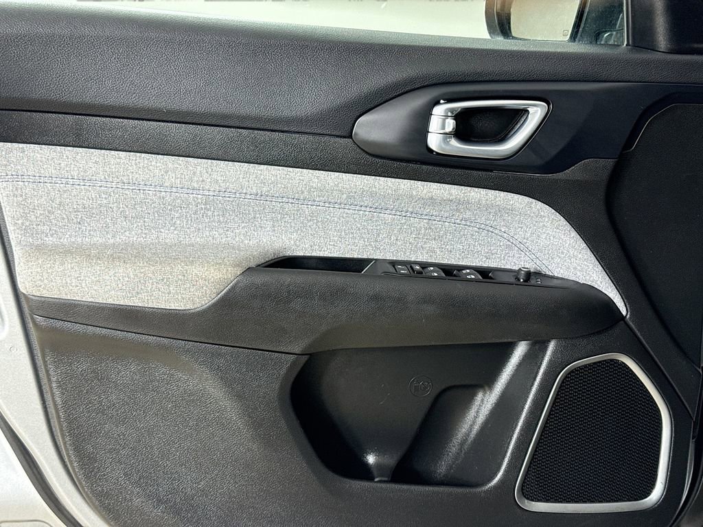 Certified 2024 Jeep Compass Latitude image 11