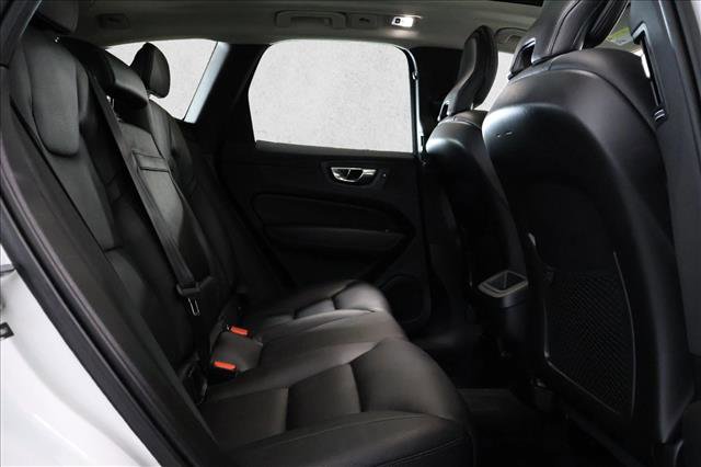 Used 2019 Volvo XC60 T6 Momentum w/ Multimedia Package image 24