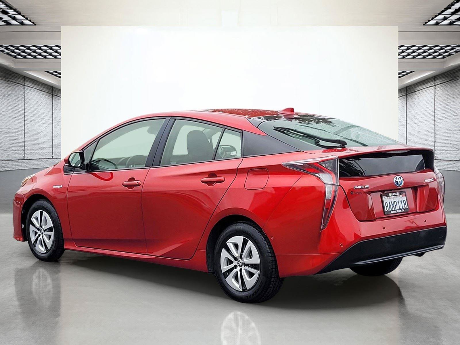 Used 2017 Toyota Prius Two w/ Prius Two Safety Plus Package FWD image 9