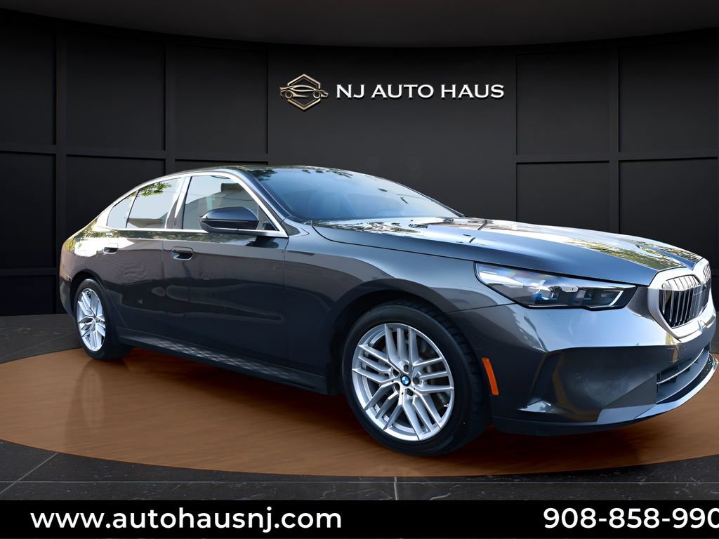 Used 2025 BMW 530i RWD image 1