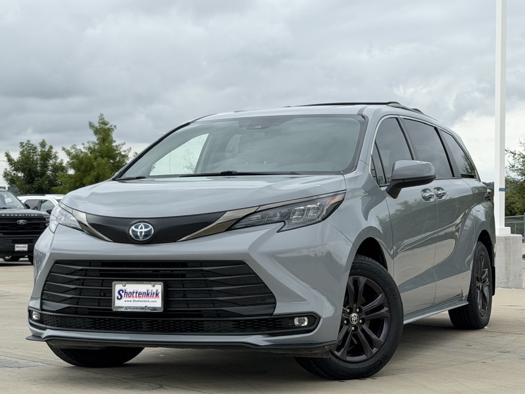 Used 2024 Toyota Sienna XLE Woodland Edition AWD/4WD image 2