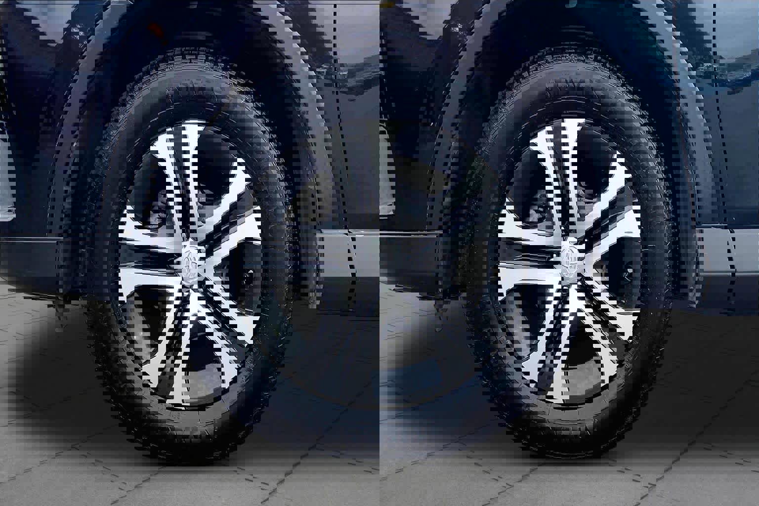 Used 2017 Toyota RAV4 LE FWD image 10