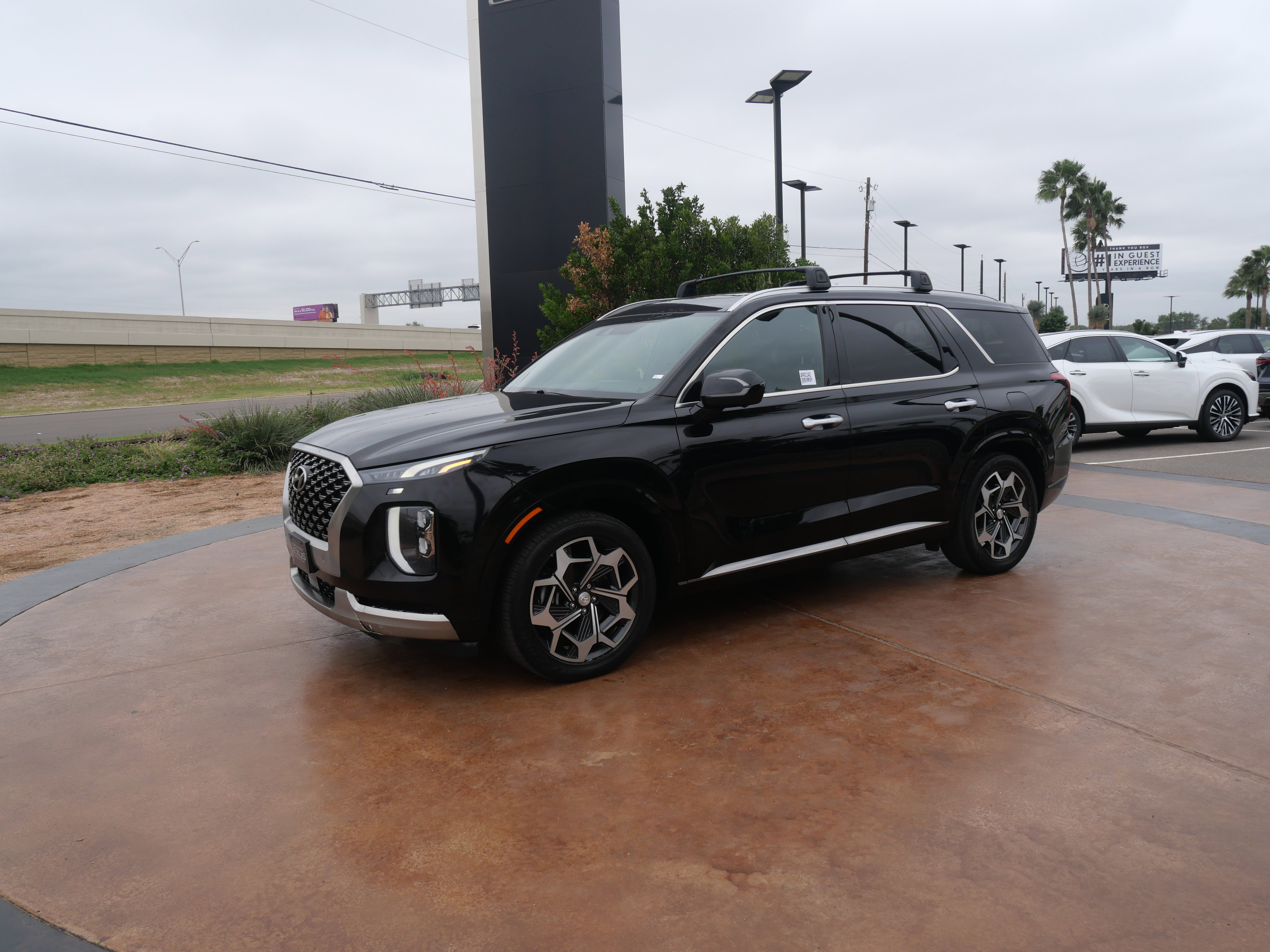 Used 2022 Hyundai Palisade Calligraphy image 5
