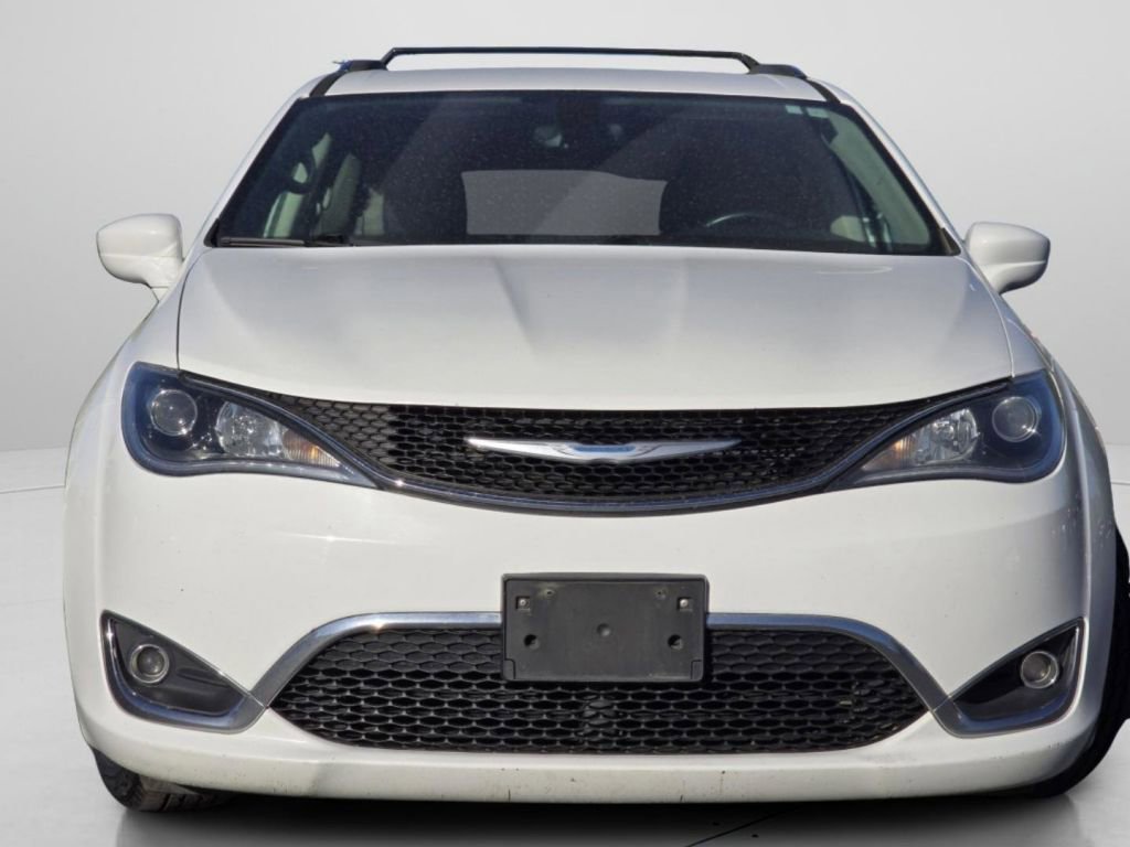 Used 2018 Chrysler Pacifica Touring-L FWD image 3