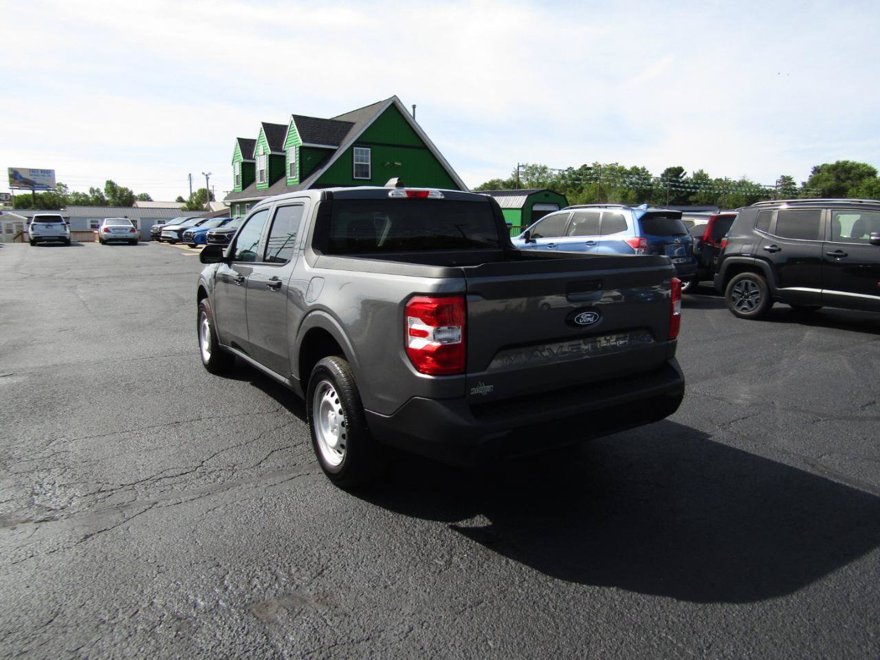 Used 2025 Ford Maverick XL w/ Equipment Group 102A AWD/4WD image 5