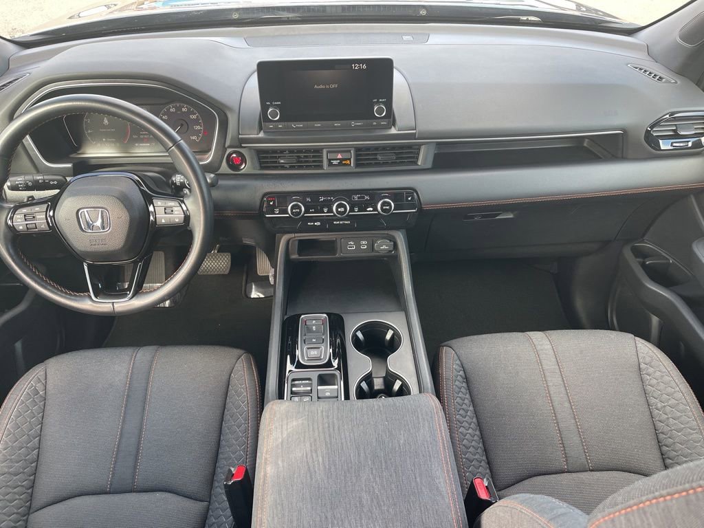 Used 2025 Honda Pilot Sport image 15
