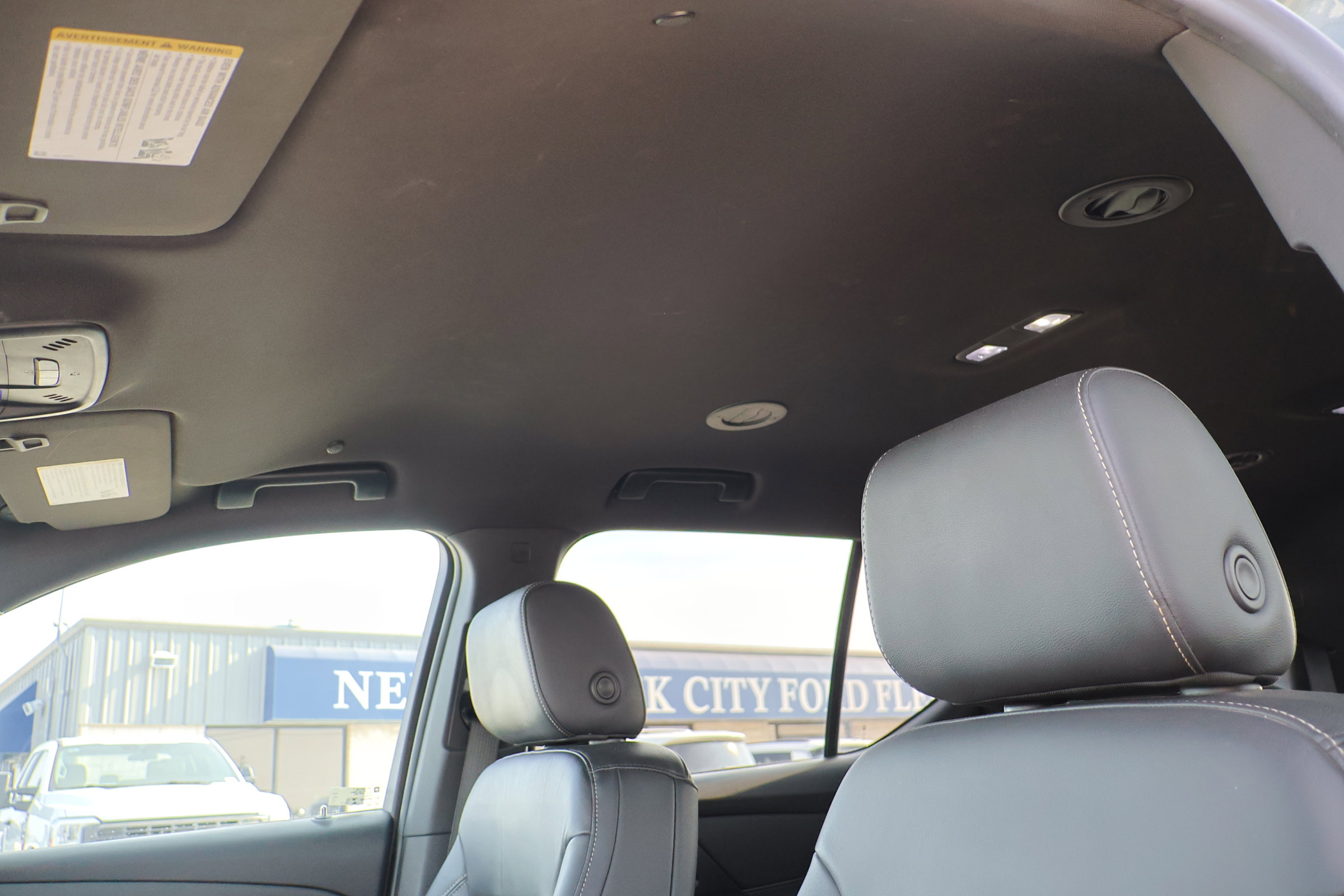 Used 2022 Chevrolet Traverse LT w/ LT Premium Package image 23