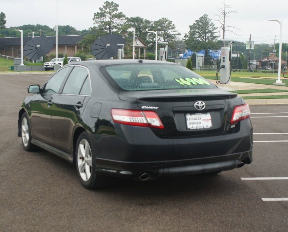 Used 2011 Toyota Camry SE w/ SE Extra-Value Pkg #1 FWD image 11