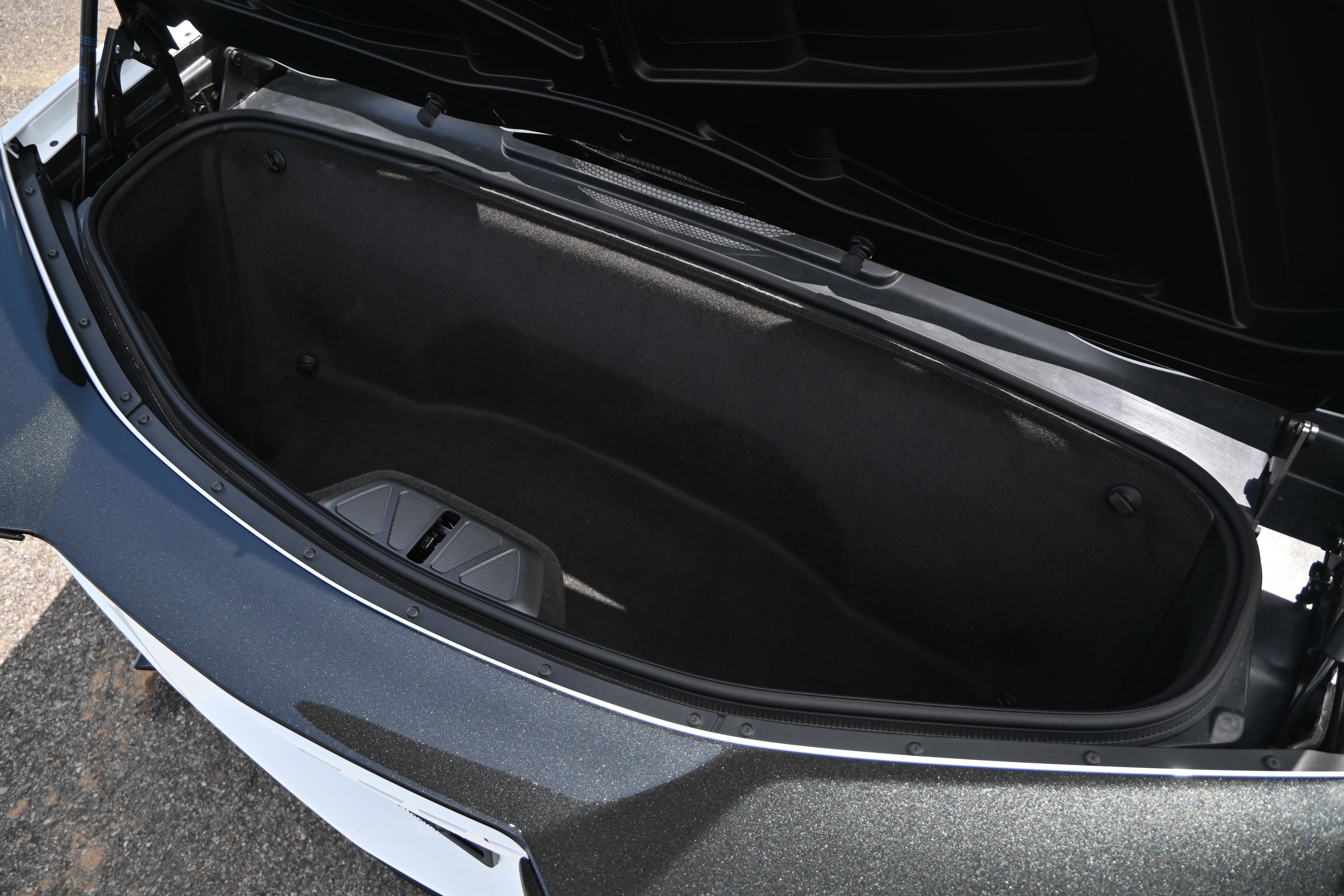 Used 2025 Chevrolet Corvette E-Ray w/ Stealth Interior Trim Package AWD/4WD image 33
