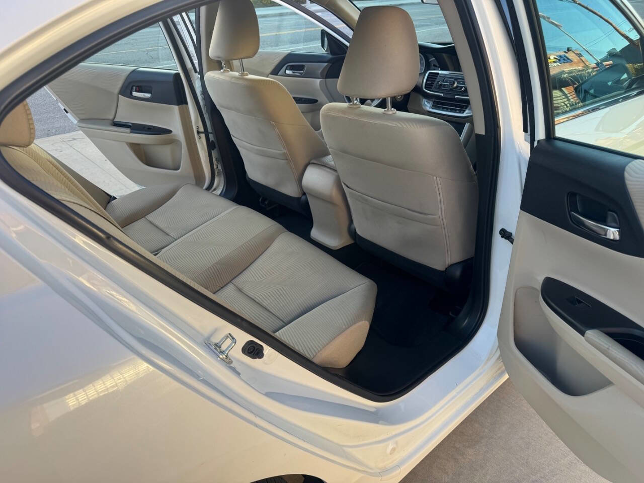 Used 2015 Honda Accord LX image 9