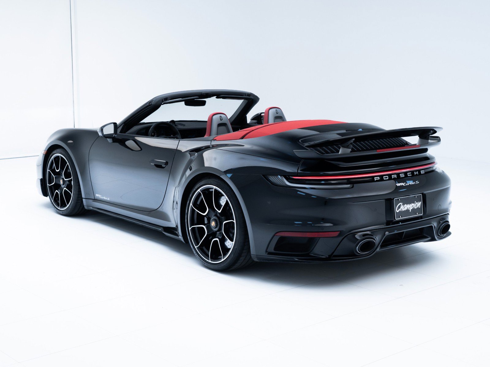 Used 2025 Porsche 911 Turbo image 3