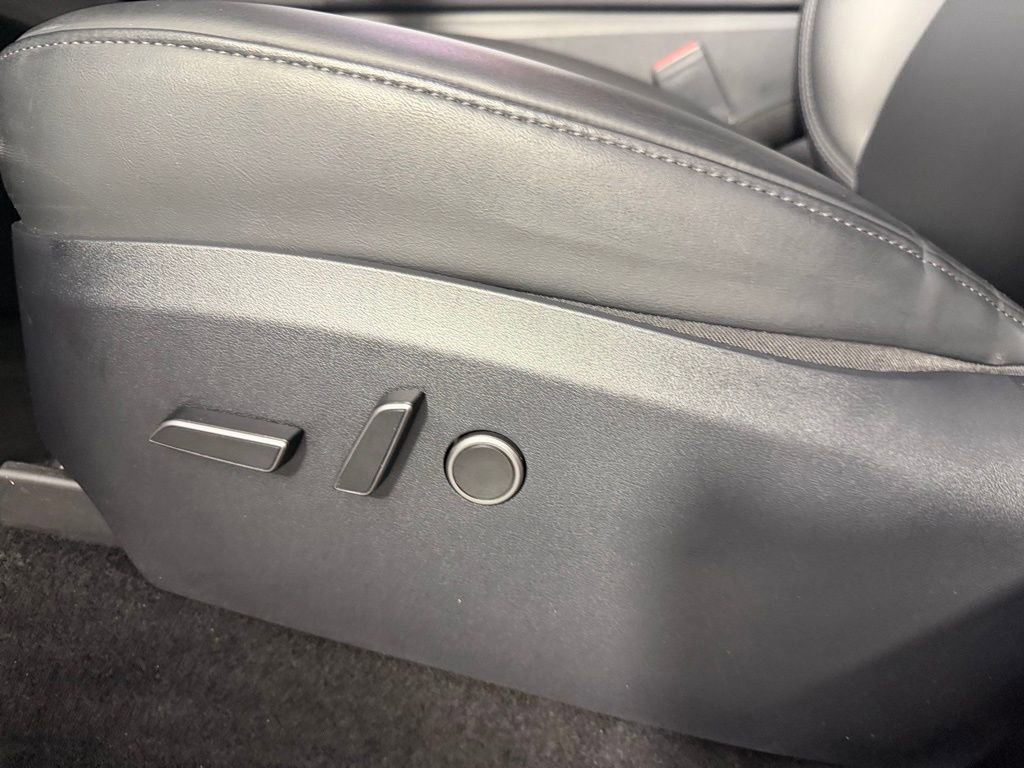 Used 2023 Tesla Model Y Long Range AWD/4WD image 23