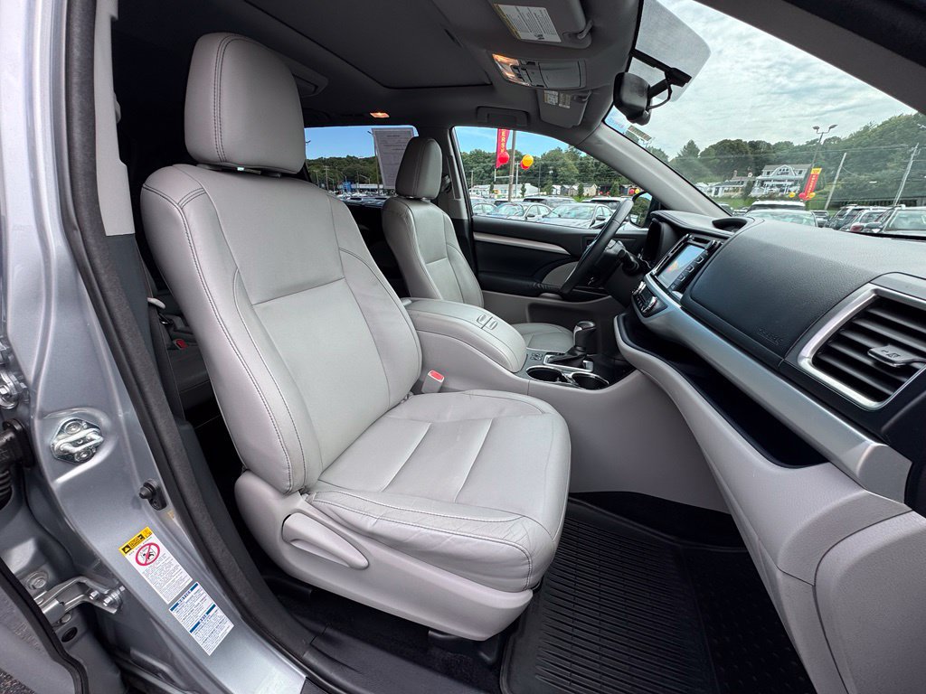Used 2014 Toyota Highlander XLE AWD/4WD image 36