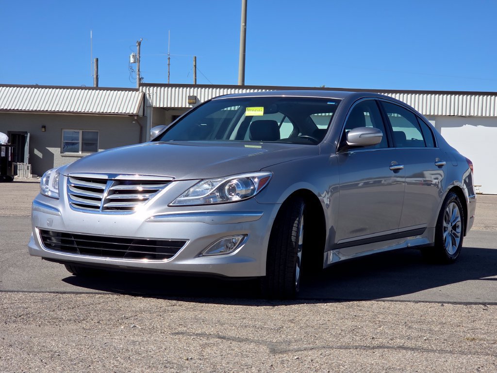 Used 2013 Hyundai Genesis 3.8 RWD image 18