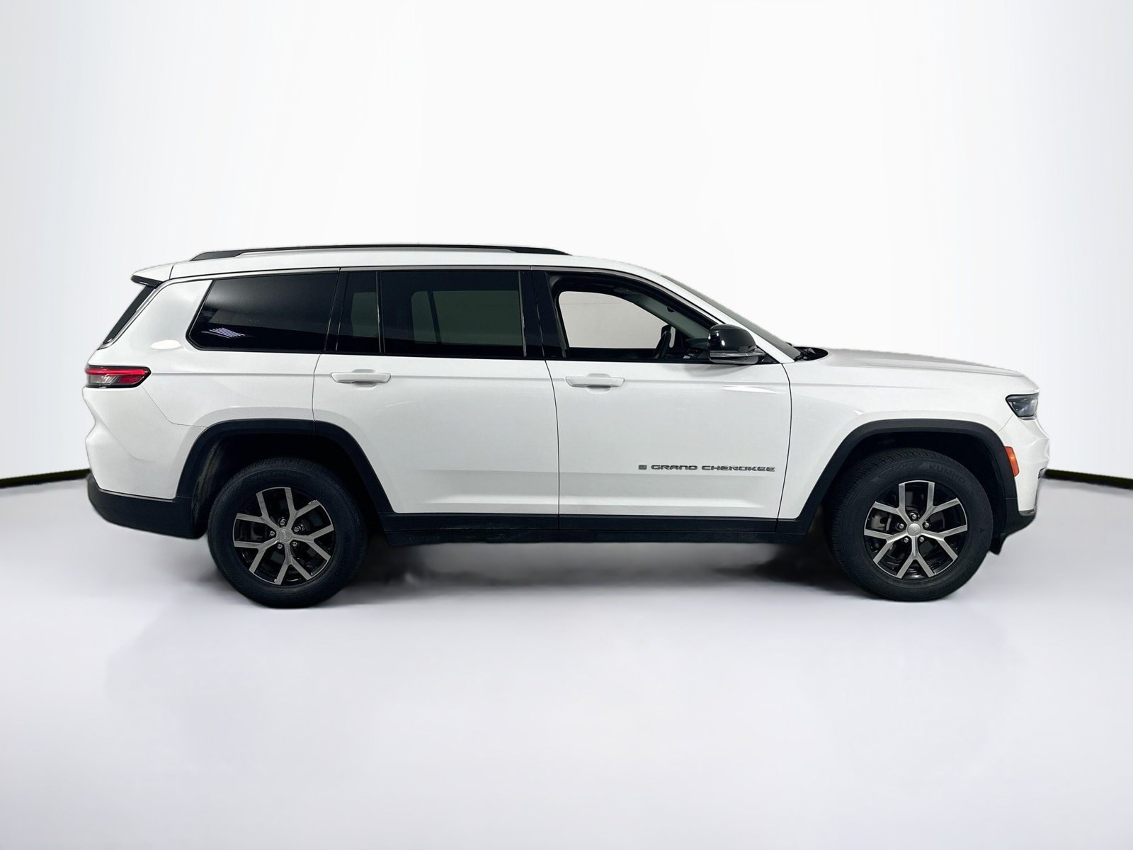 Used 2023 Jeep Grand Cherokee L Limited RWD image 4