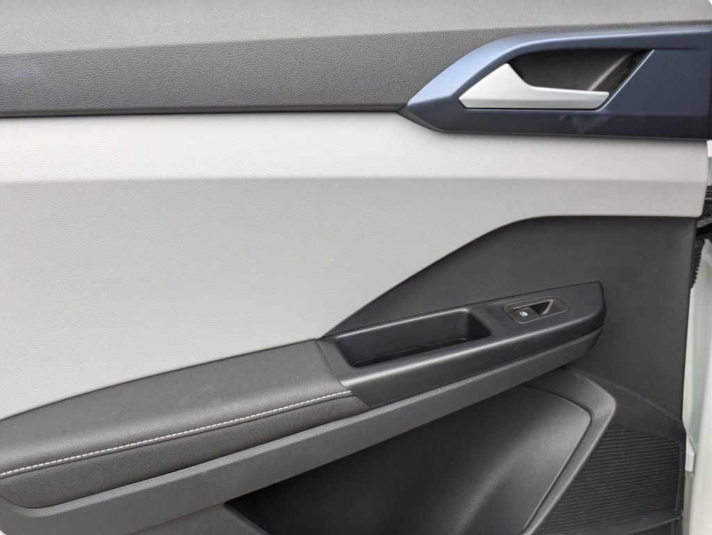 Used 2024 Volkswagen Taos SE image 25