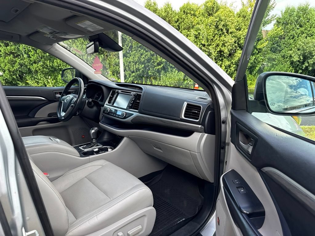 Used 2018 Toyota Highlander Limited AWD/4WD image 17