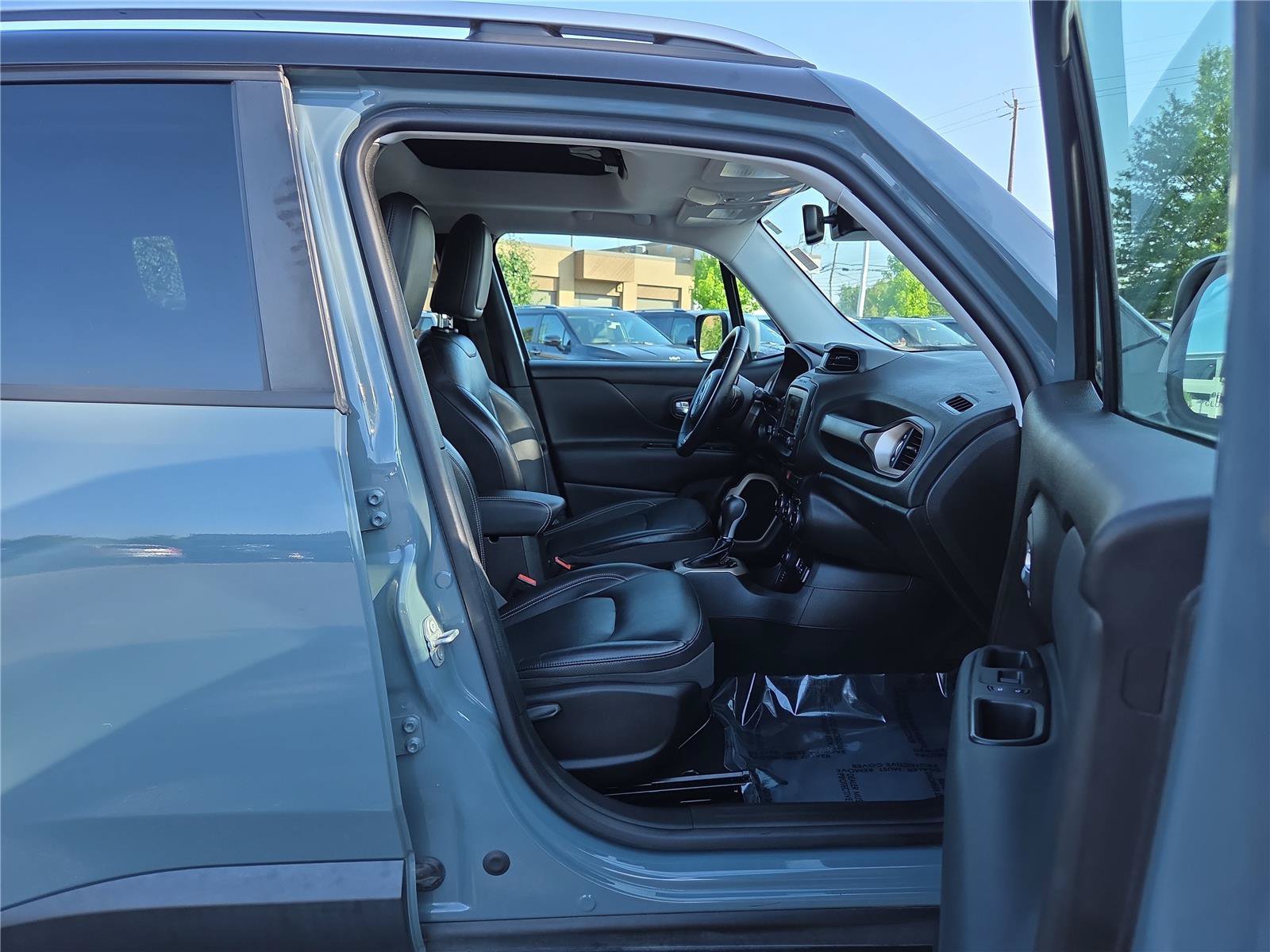Used 2017 Jeep Renegade Limited AWD/4WD image 30