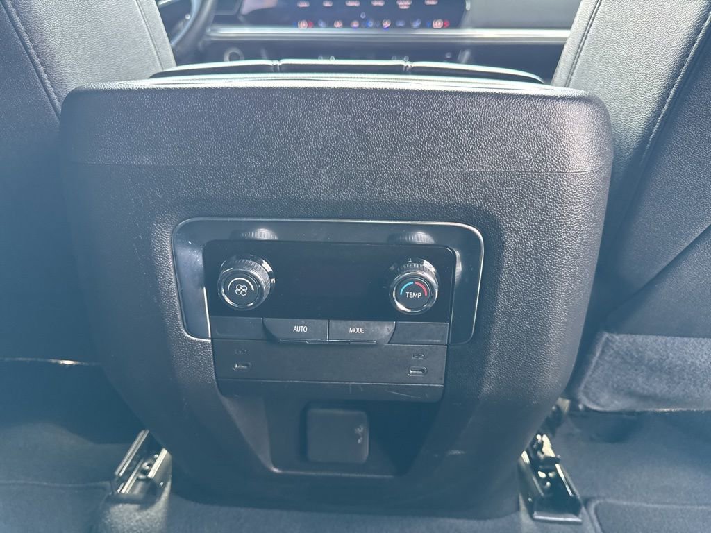 Used 2025 Chevrolet Tahoe Z71 AWD/4WD image 26