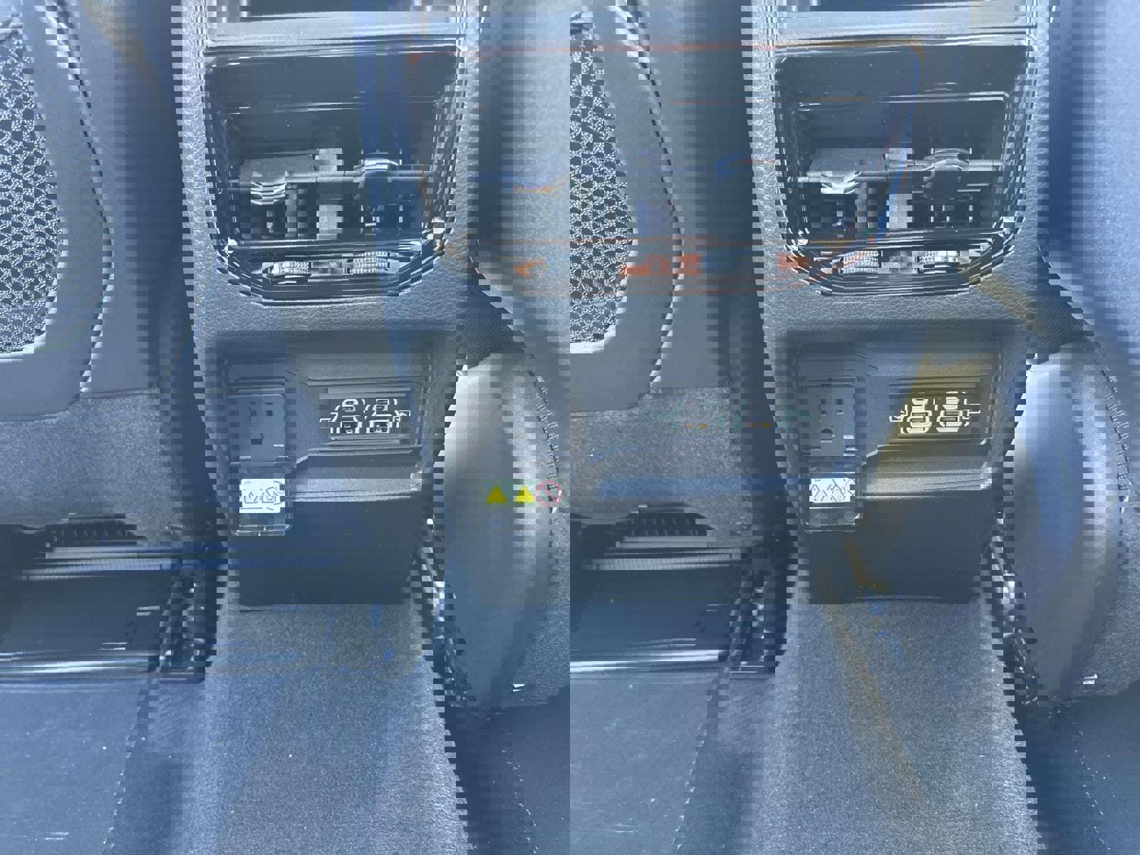 New 2025 Jeep Grand Cherokee Altitude image 9