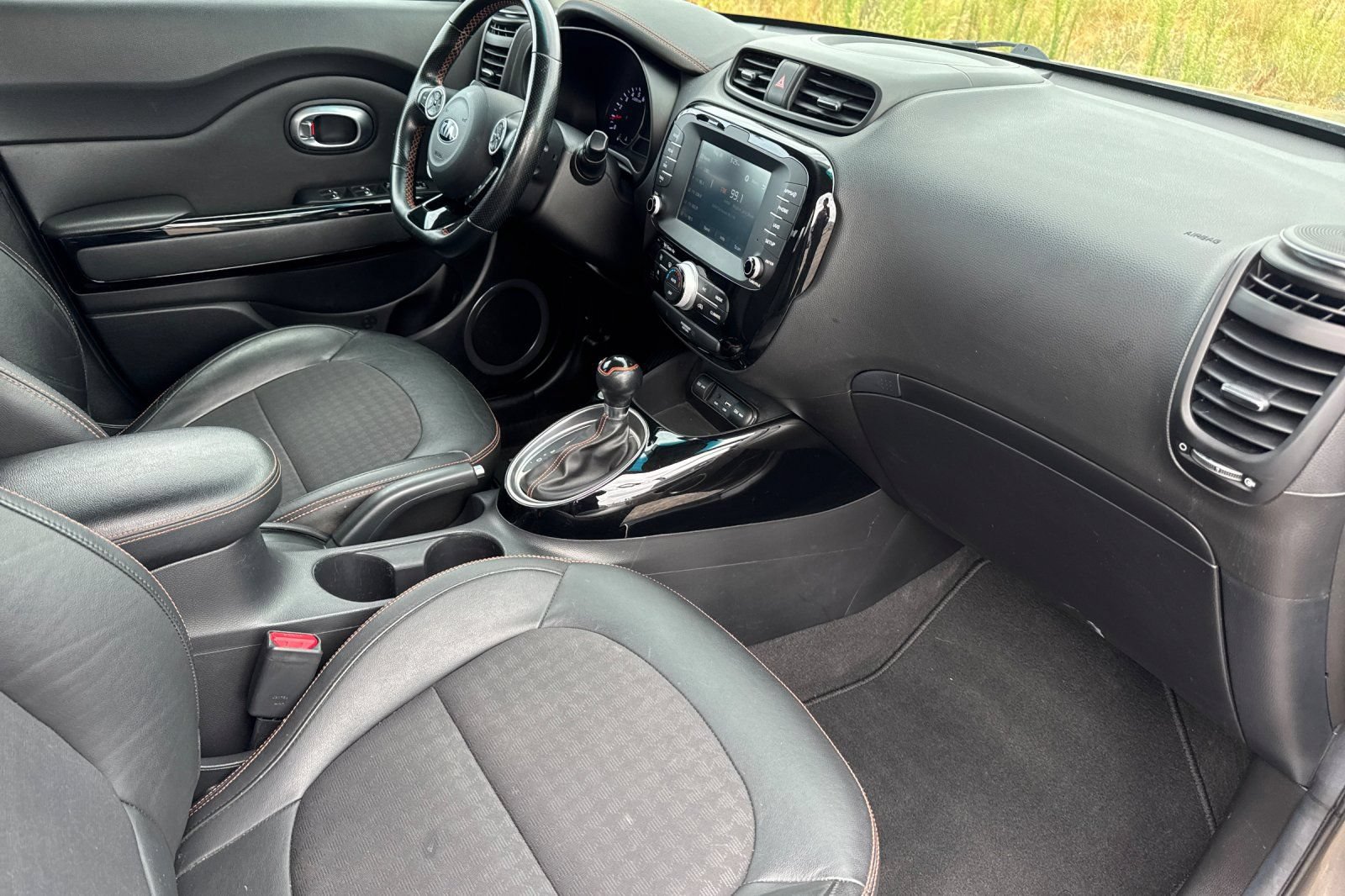 Used 2019 Kia Soul ! FWD image 15