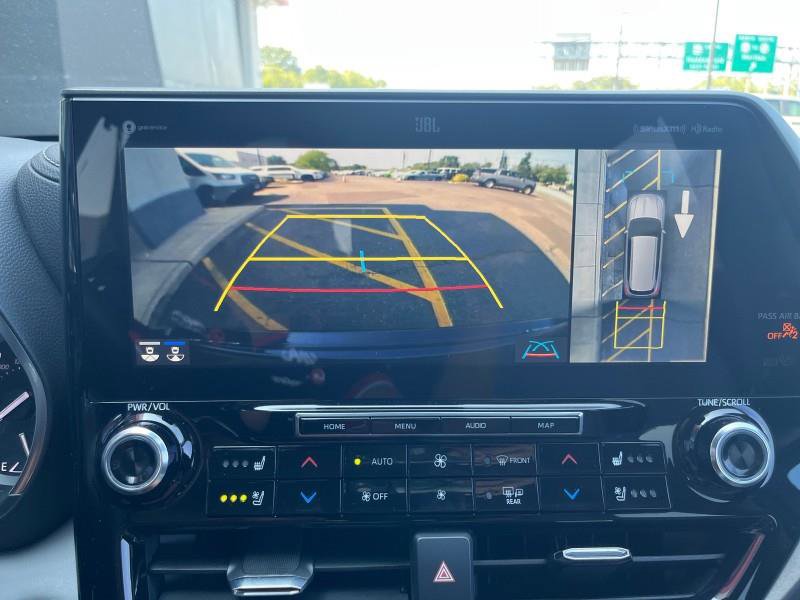 Used 2021 Toyota Highlander Limited image 13