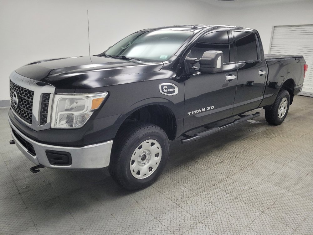 Used 2017 Nissan Titan SV image 2