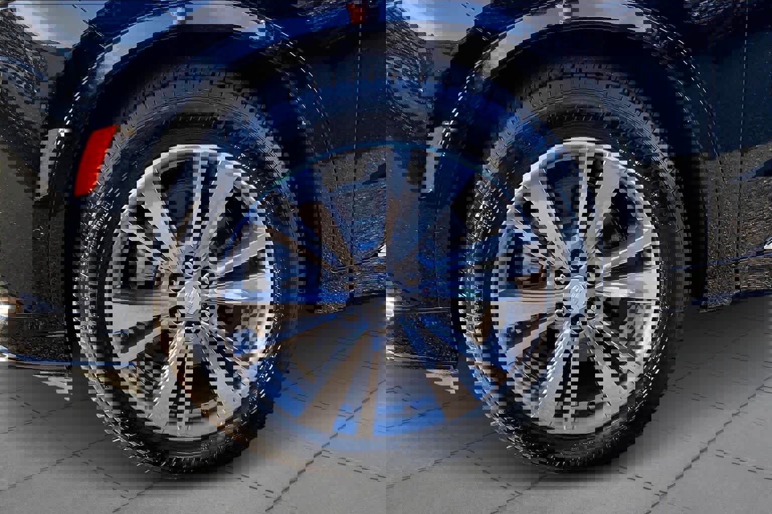 Used 2025 Cadillac XT6 Premium Luxury w/ Technology Package image 11