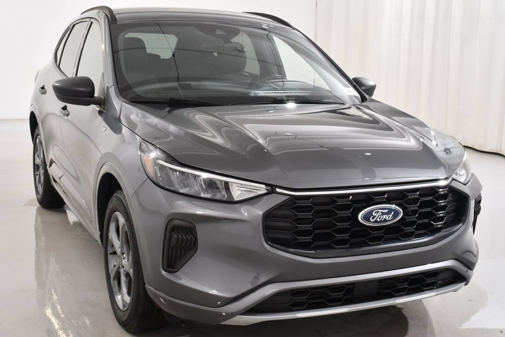 Used 2023 Ford Escape ST-Line w/ Tech Pack #1 AWD/4WD image 4