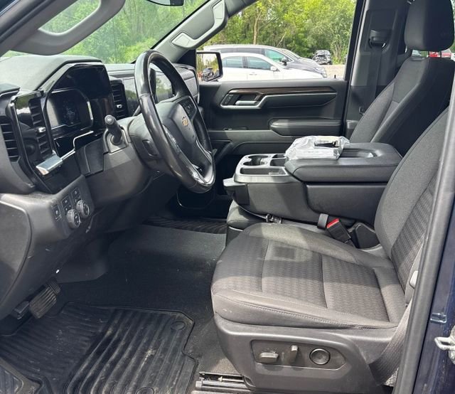 Used 2022 Chevrolet Silverado 1500 LT AWD/4WD image 5
