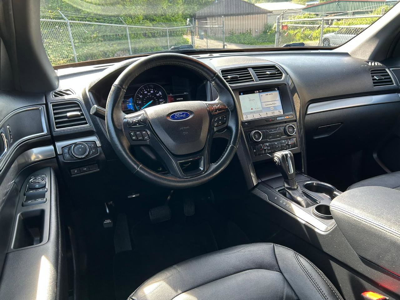 Used 2018 Ford Explorer XLT w/ Equipment Group 202A FWD image 15