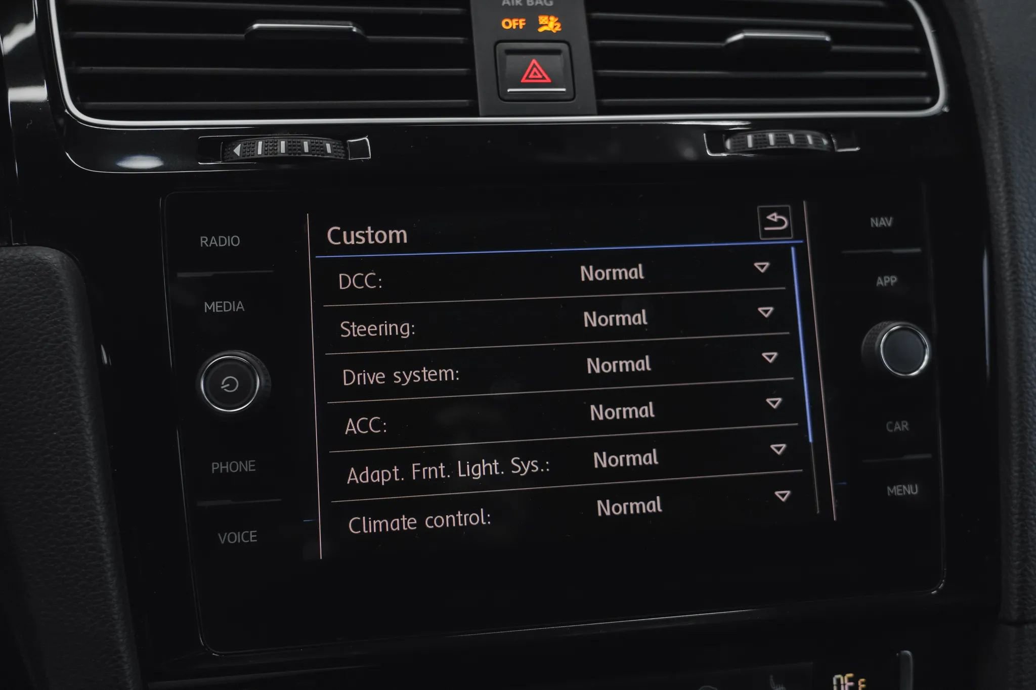 Used 2018 Volkswagen Golf R 4-Door image 69