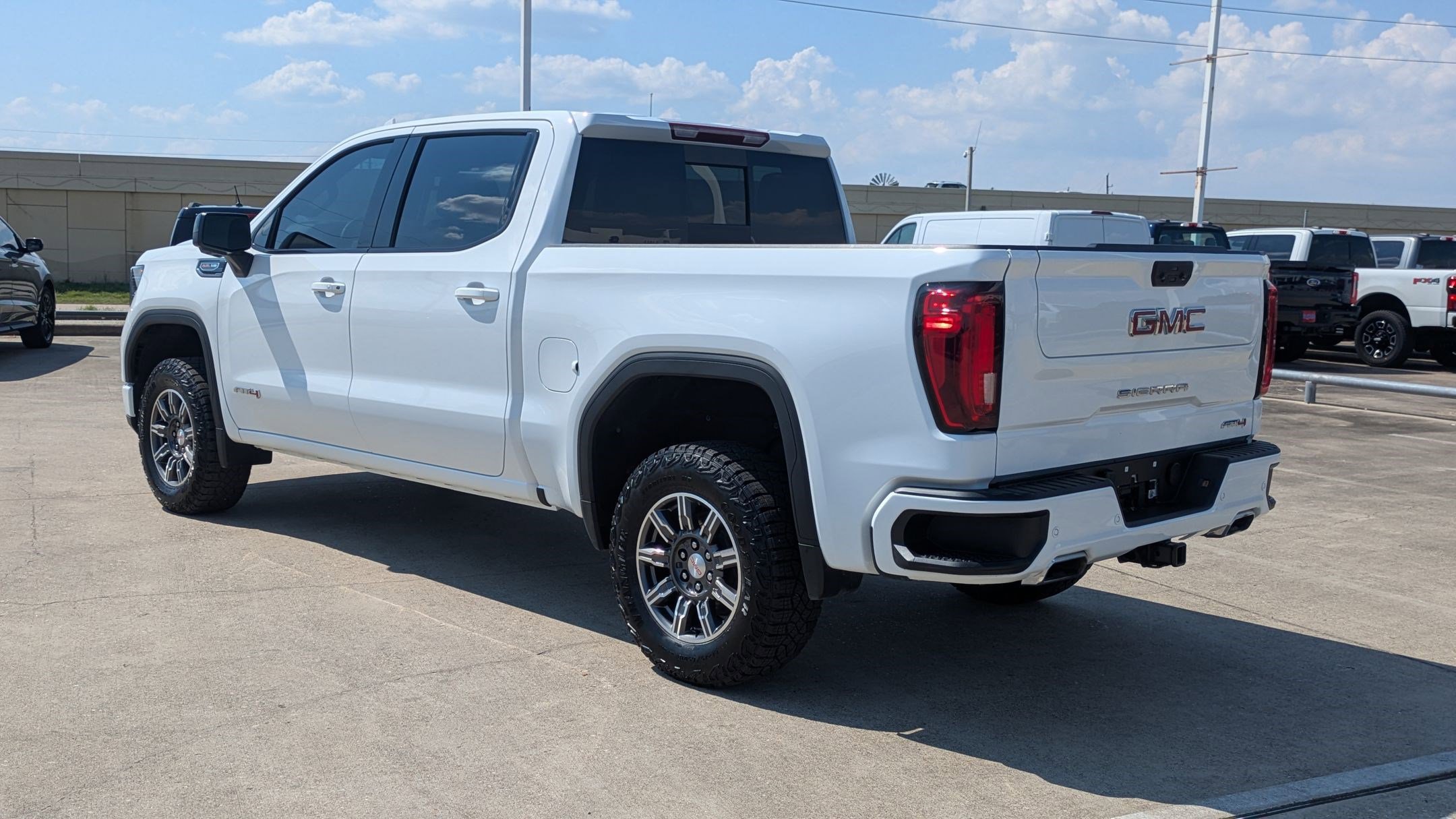 Used 2024 GMC Sierra 1500 AT4 image 9