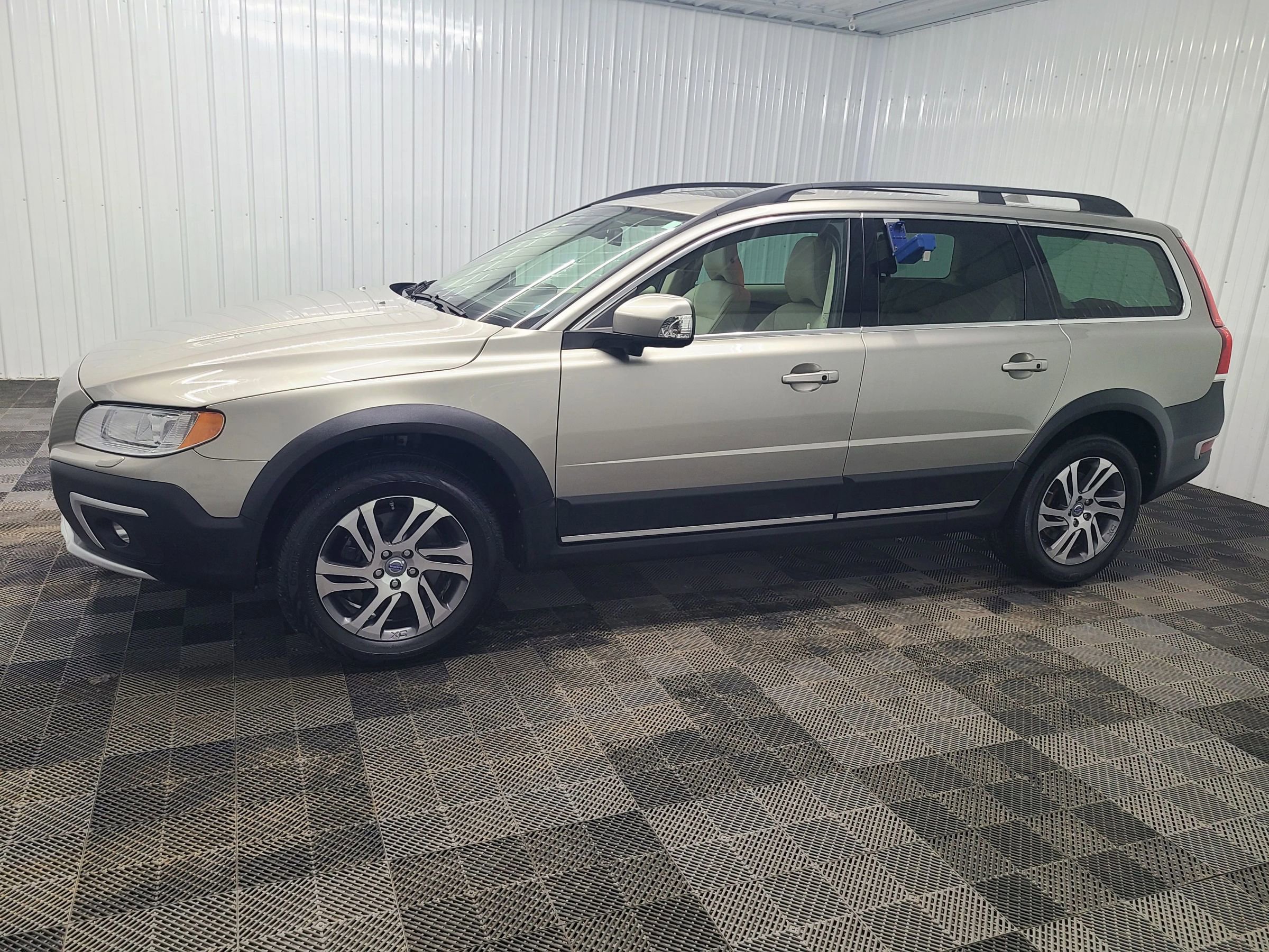 Used 2015 Volvo XC70 T5 Platinum image 8