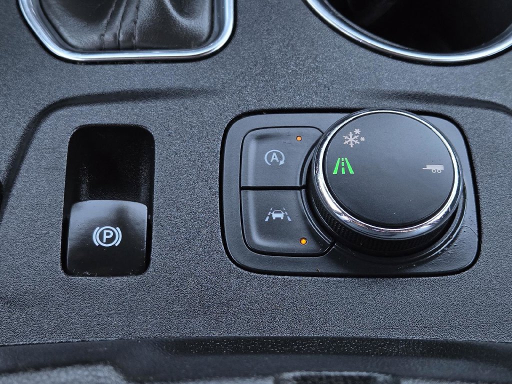 Used 2023 Chevrolet Traverse High Country FWD image 36