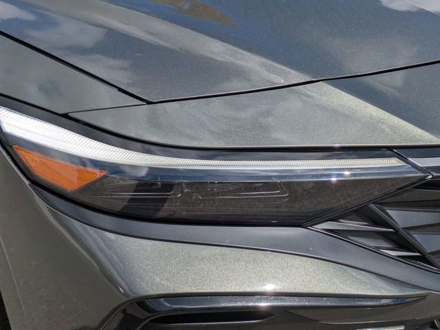 Used 2025 Hyundai Elantra SEL image 10