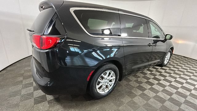 Used 2023 Chrysler Voyager LX FWD image 2