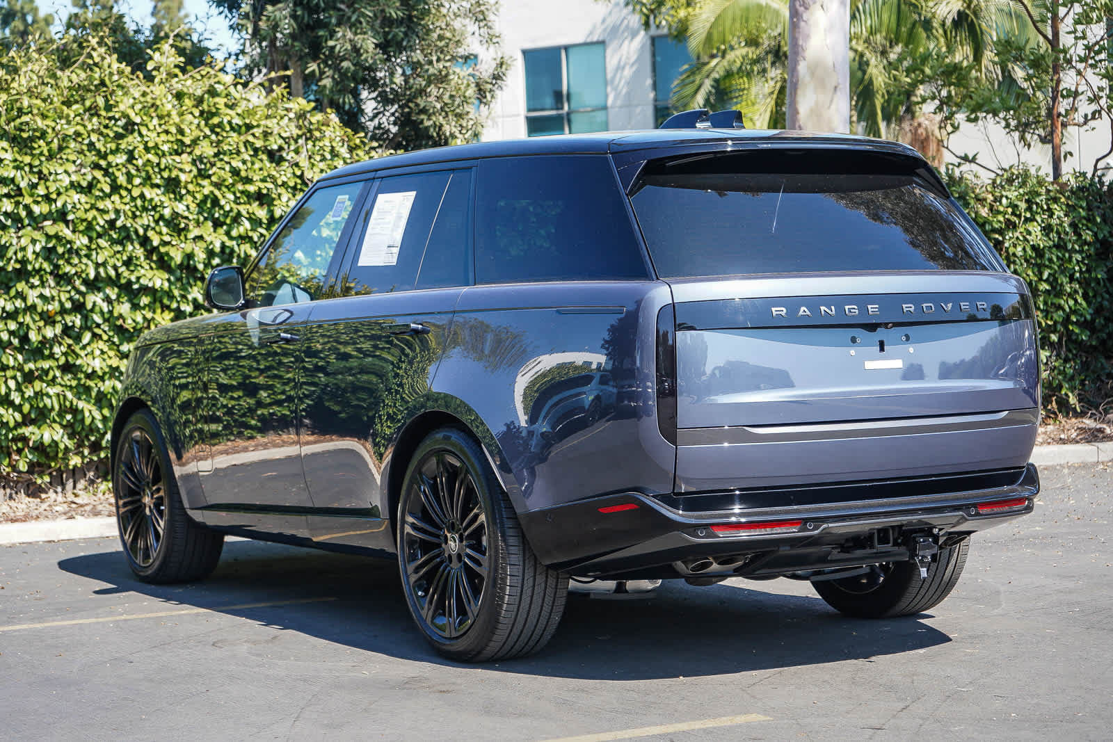 Used 2025 Land Rover Range Rover SE AWD/4WD image 4