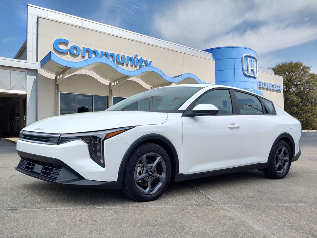 Used 2025 Kia K4 LXS FWD image 1