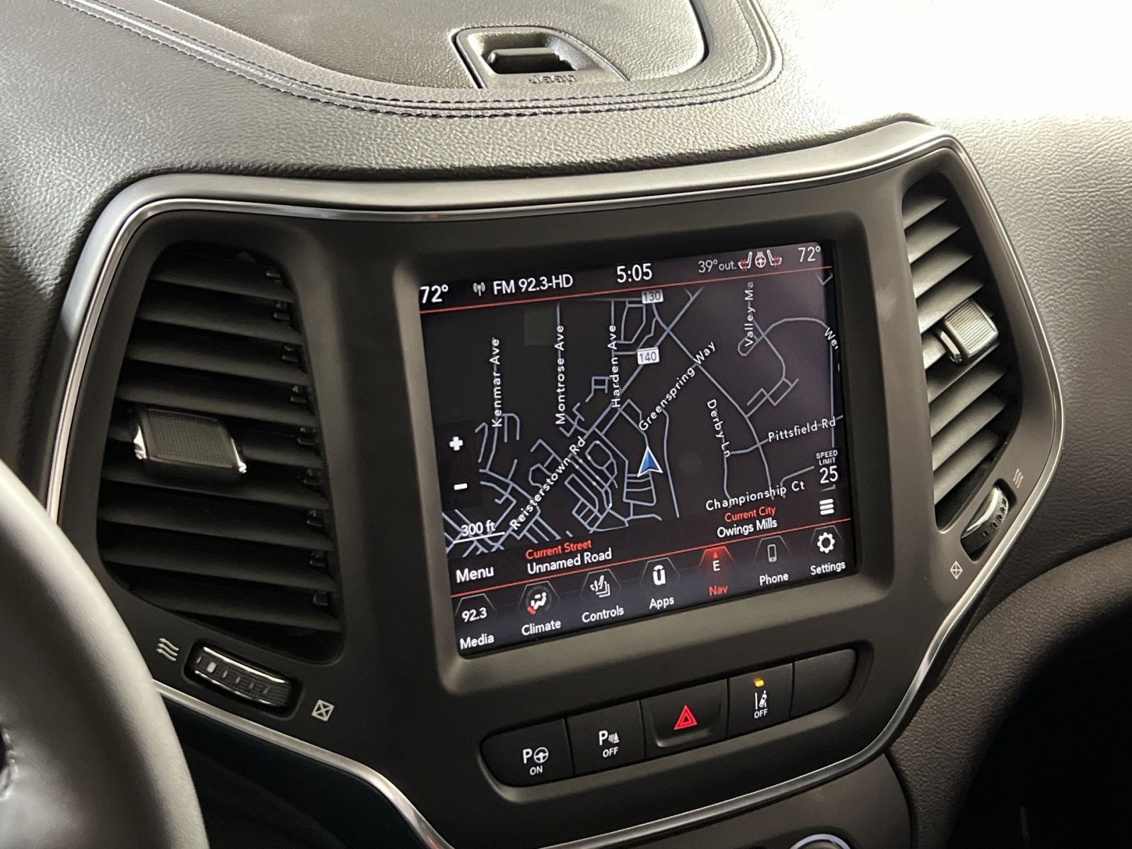 Used 2023 Jeep Cherokee Altitude Lux image 18