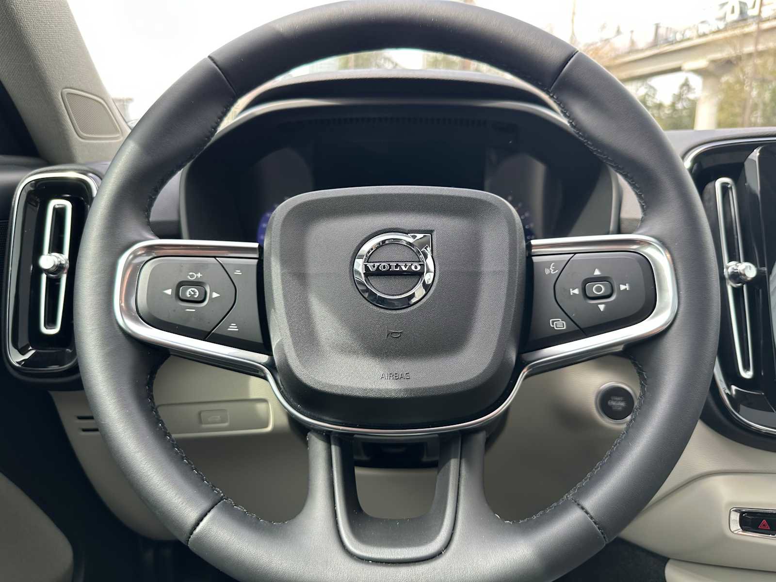 Certified 2023 Volvo XC40 B5 Plus w/ Protection Package Premier AWD/4WD image 25