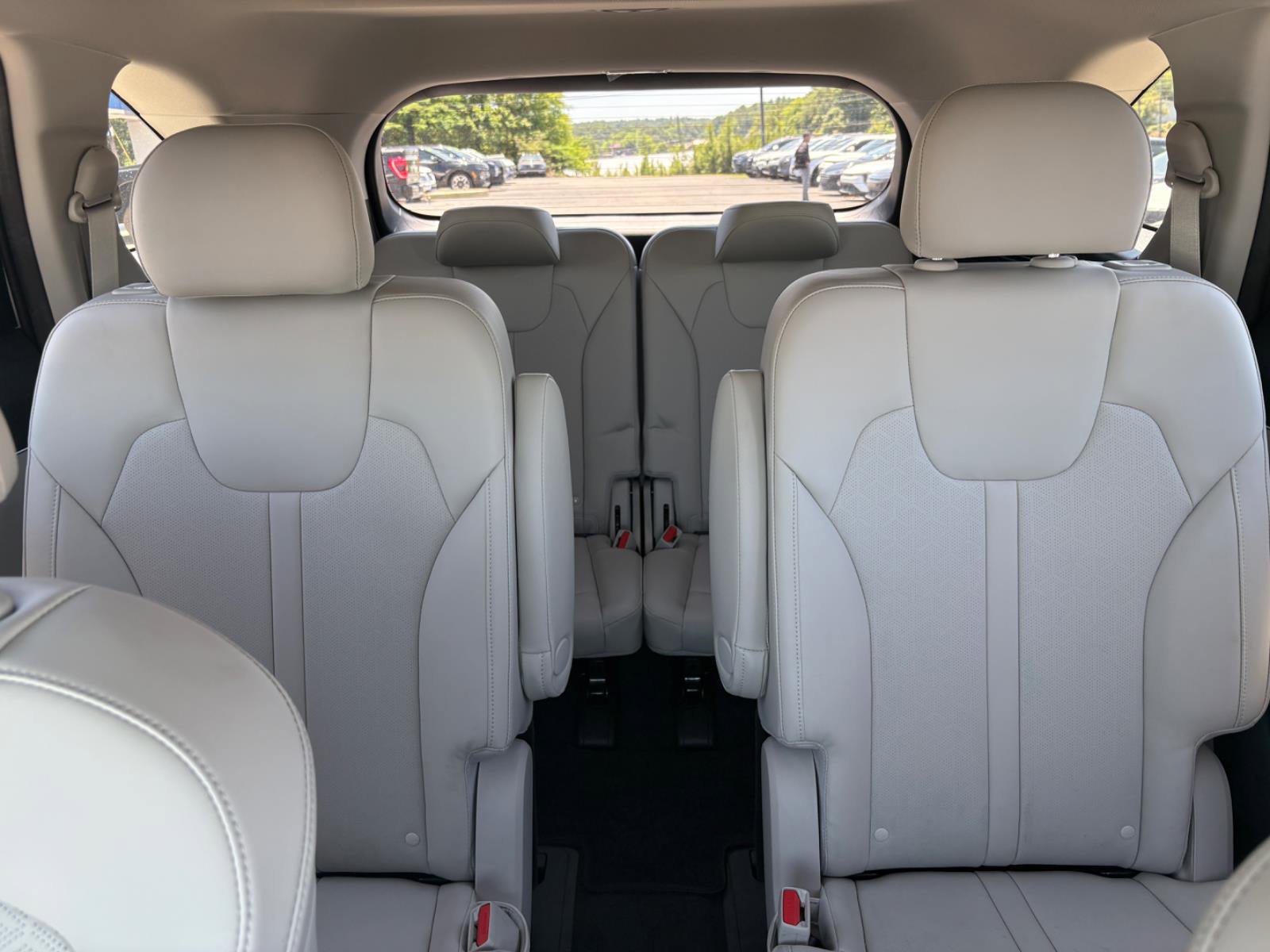 Used 2023 Kia Sorento EX w/ Panoramic Sunroof Package FWD image 18