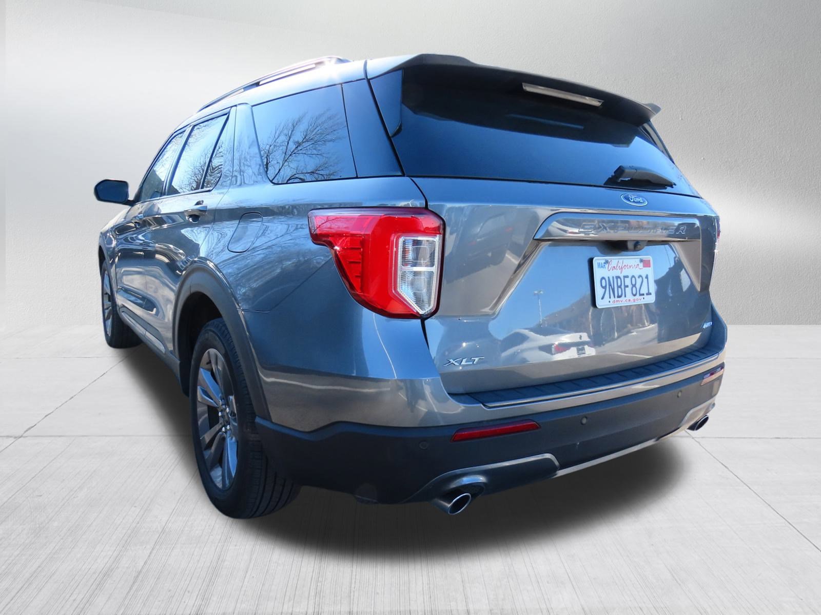 Used 2023 Ford Explorer XLT w/ Equipment Group 202A image 5